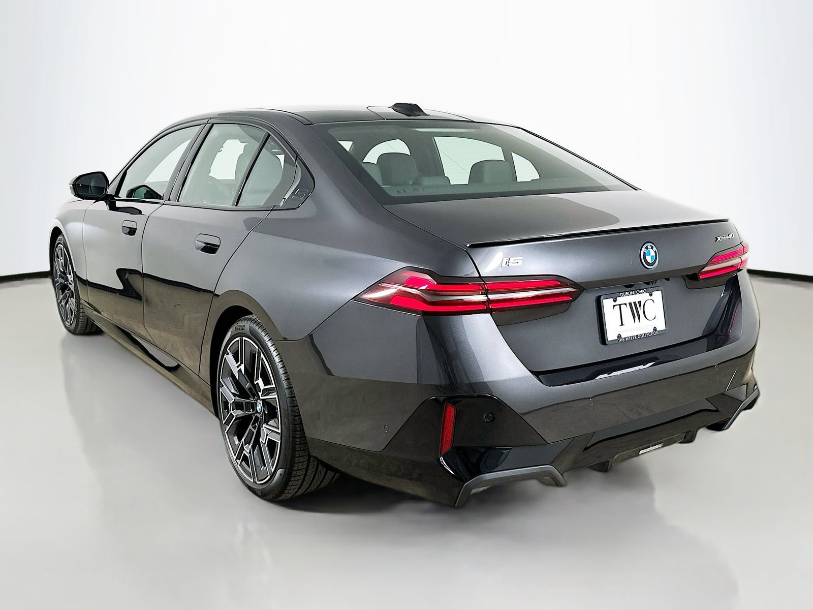 New 2027 BMW i5 xDrive40 w/ M Sport Package AWD/4WD image 7