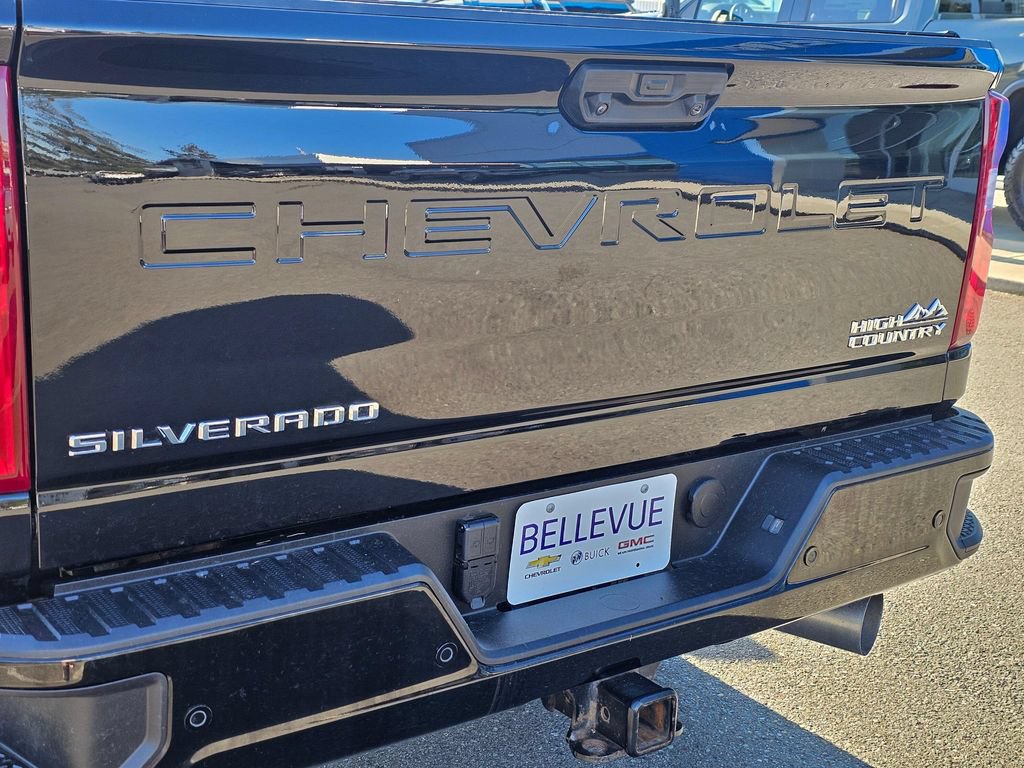 Used 2024 Chevrolet Silverado 2500 High Country w/ High Country Premium Package AWD/4WD image 15