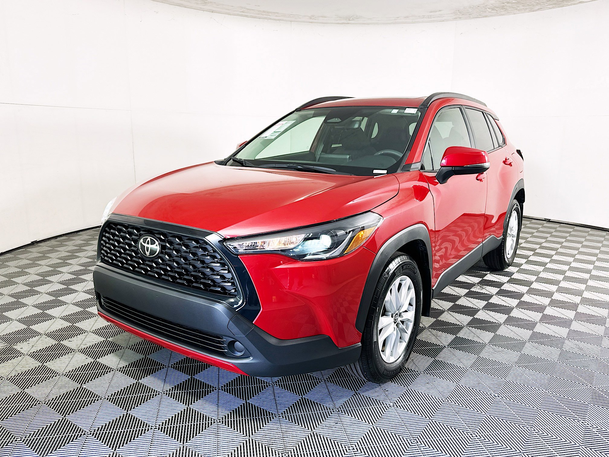 Used 2024 Toyota Corolla Cross LE w/ Moonroof Package image 7