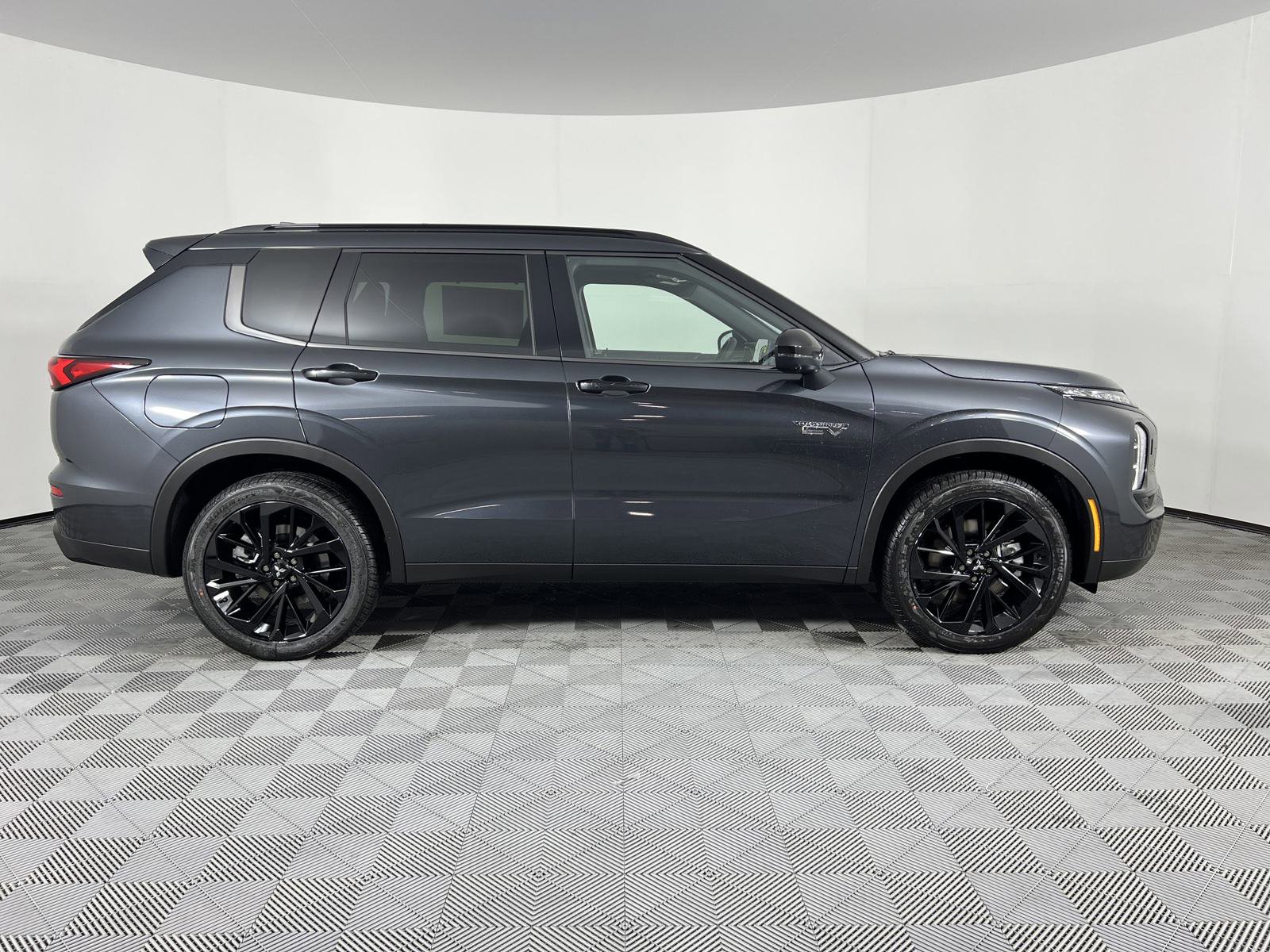 New 2025 Mitsubishi Outlander SEL Black Edition image 26