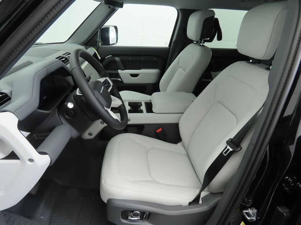 New 2026 Land Rover Defender 130 X-Dynamic SE image 19