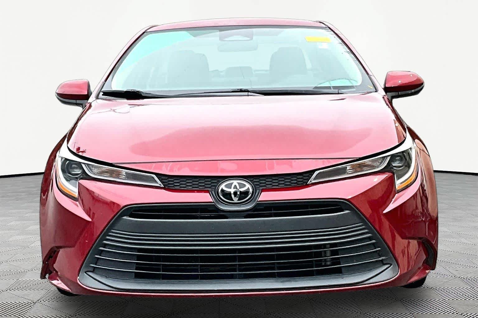Used 2025 Toyota Corolla LE FWD image 4