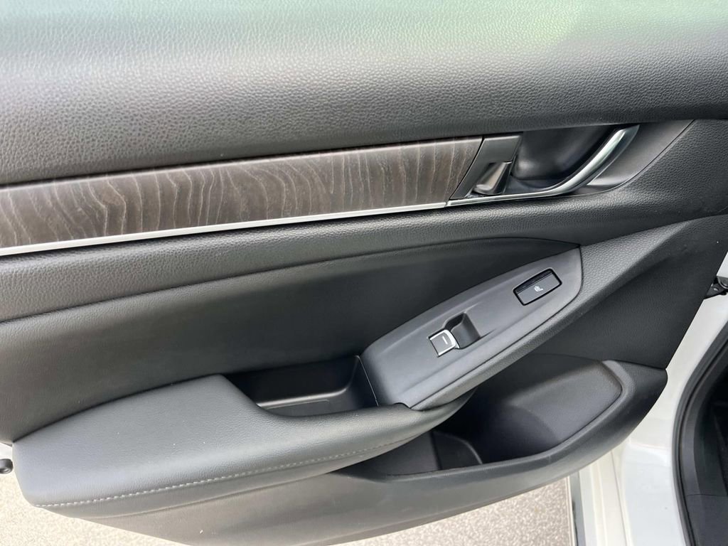 Used 2021 Honda Accord Touring image 18