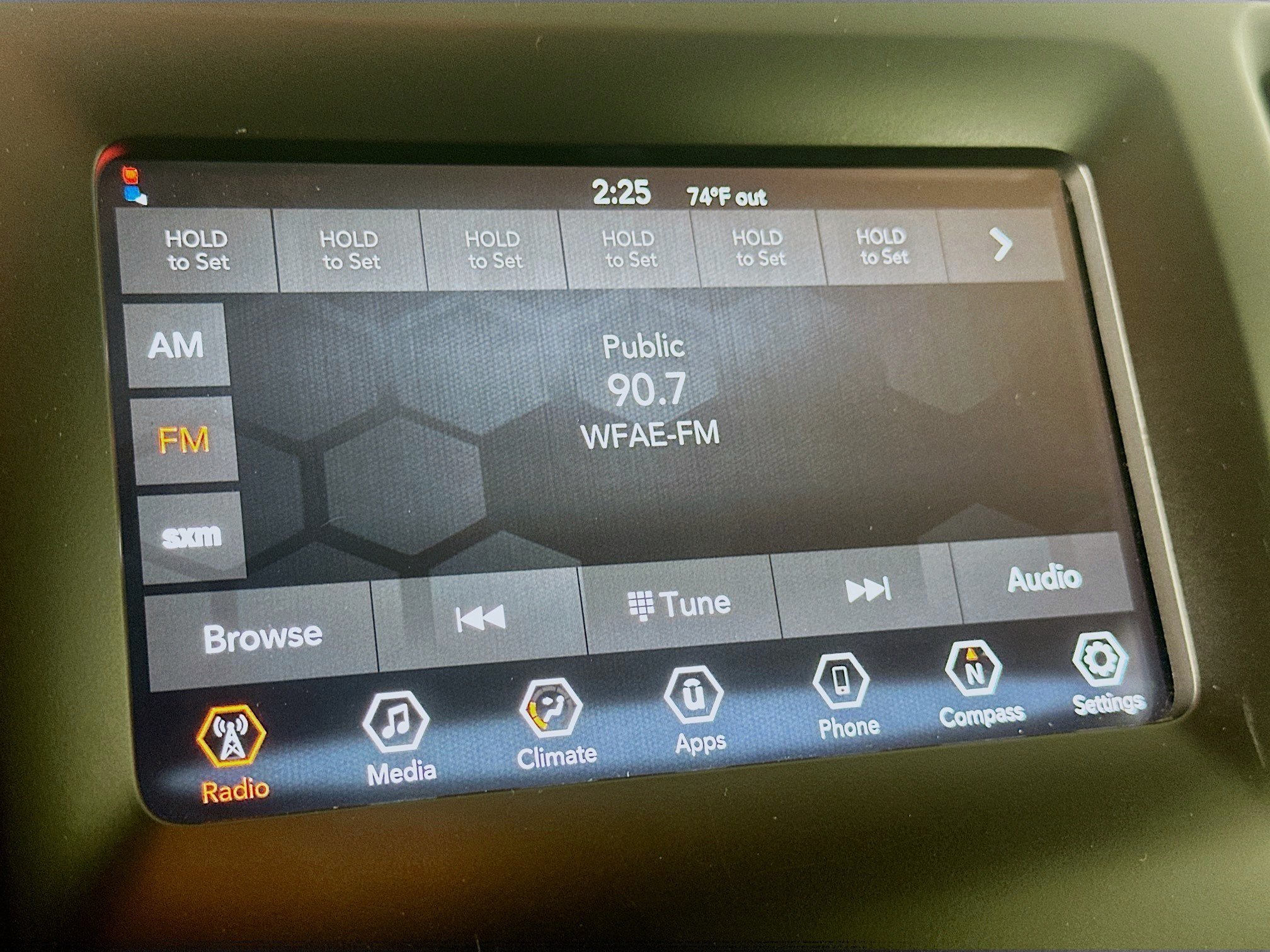 Used 2020 Jeep Cherokee Latitude Plus AWD/4WD image 21