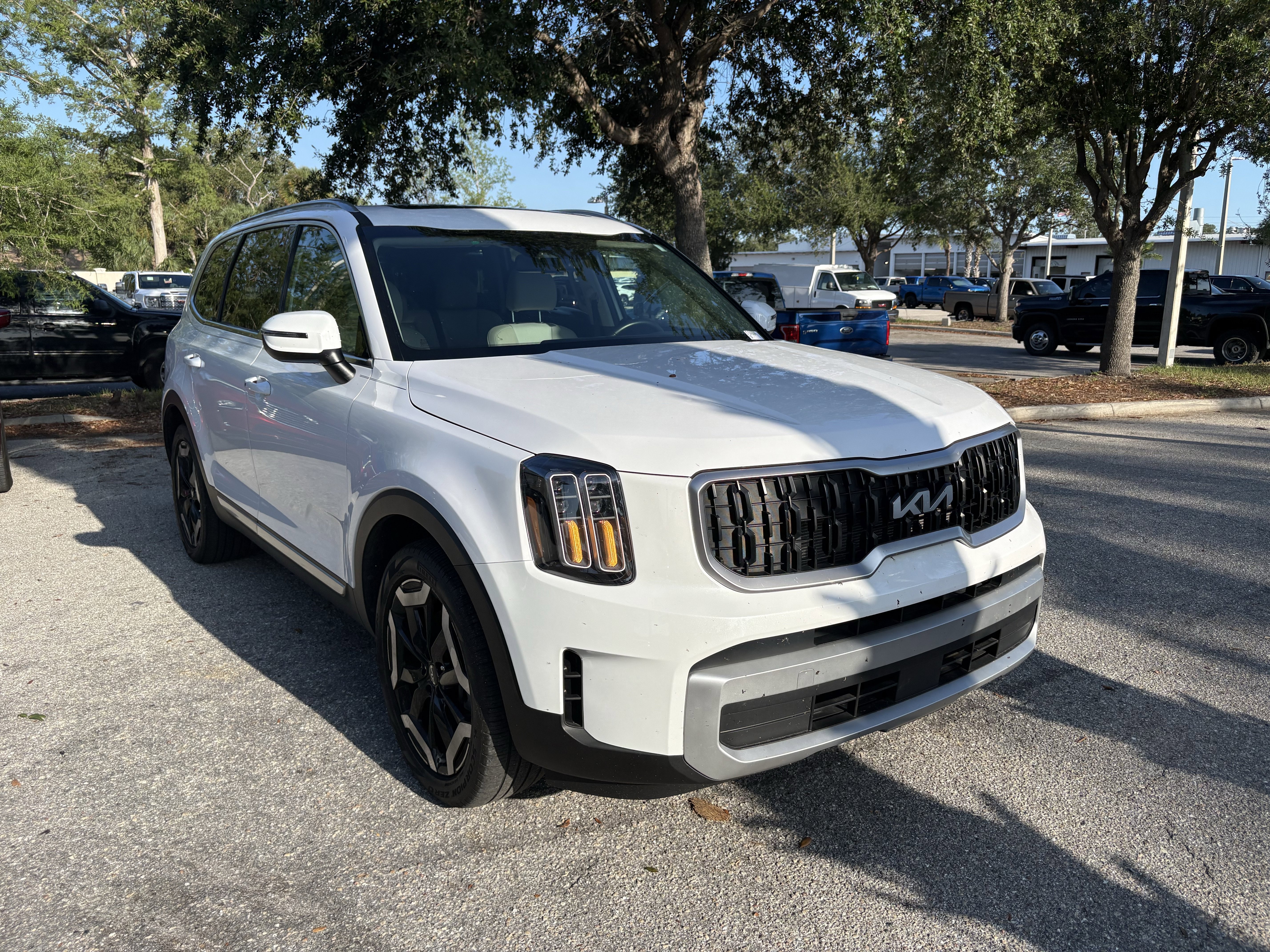 Used 2024 Kia Telluride EX FWD image 1