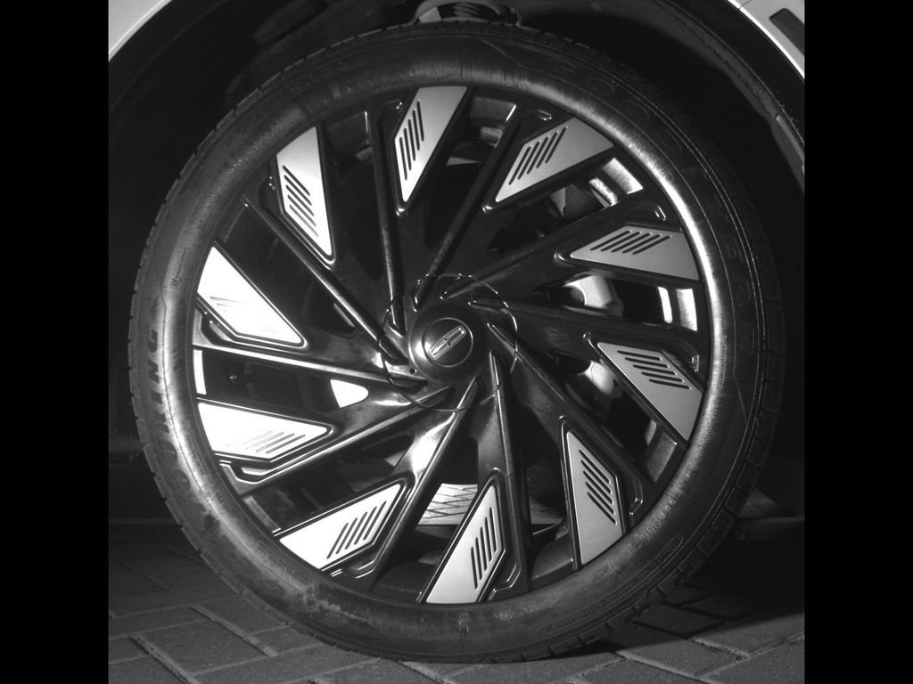 Used 2025 Lincoln Nautilus Reserve AWD/4WD image 10