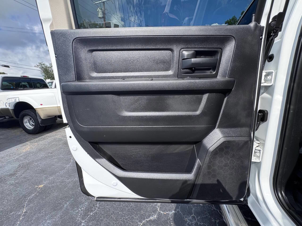 Used 2016 RAM 2500 Tradesman w/ Chrome Appearance Group image 32