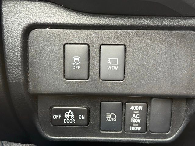 Used 2020 Toyota Tacoma TRD Sport w/ TRD Premium Sport Package AWD/4WD image 15