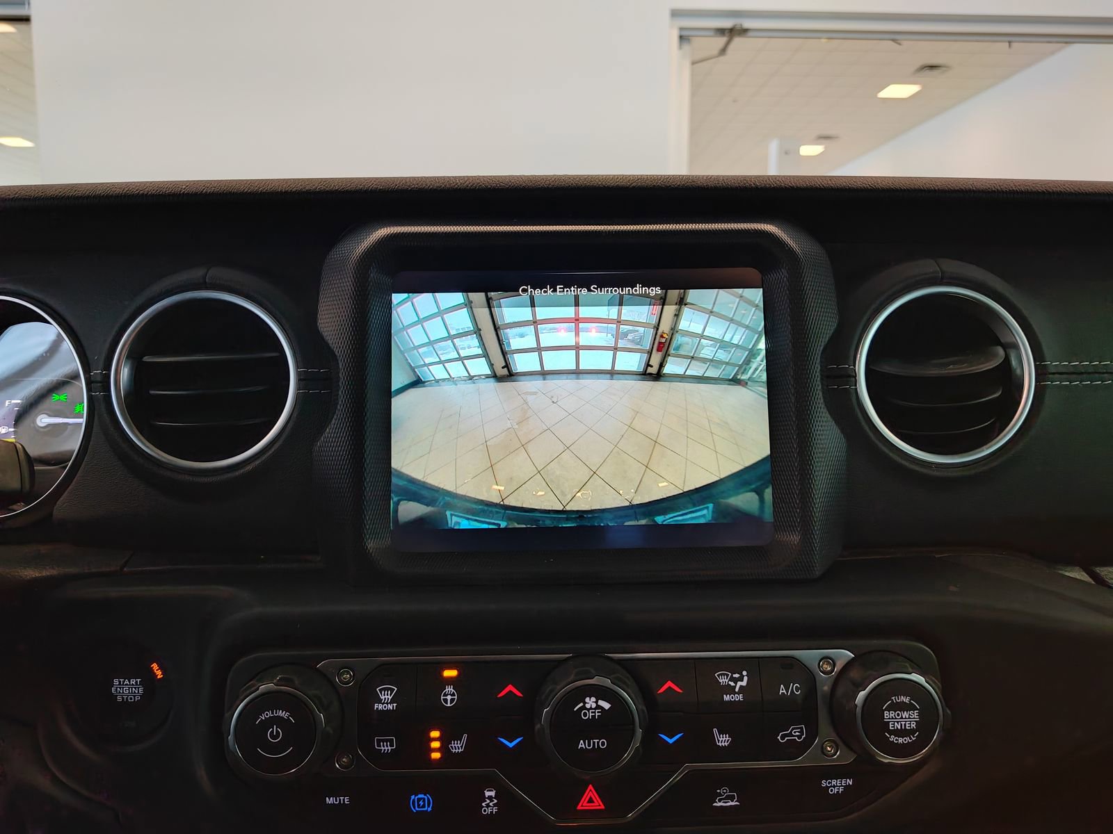 Used 2023 Jeep Wrangler Unlimited Sahara w/ Cold Weather Group image 18