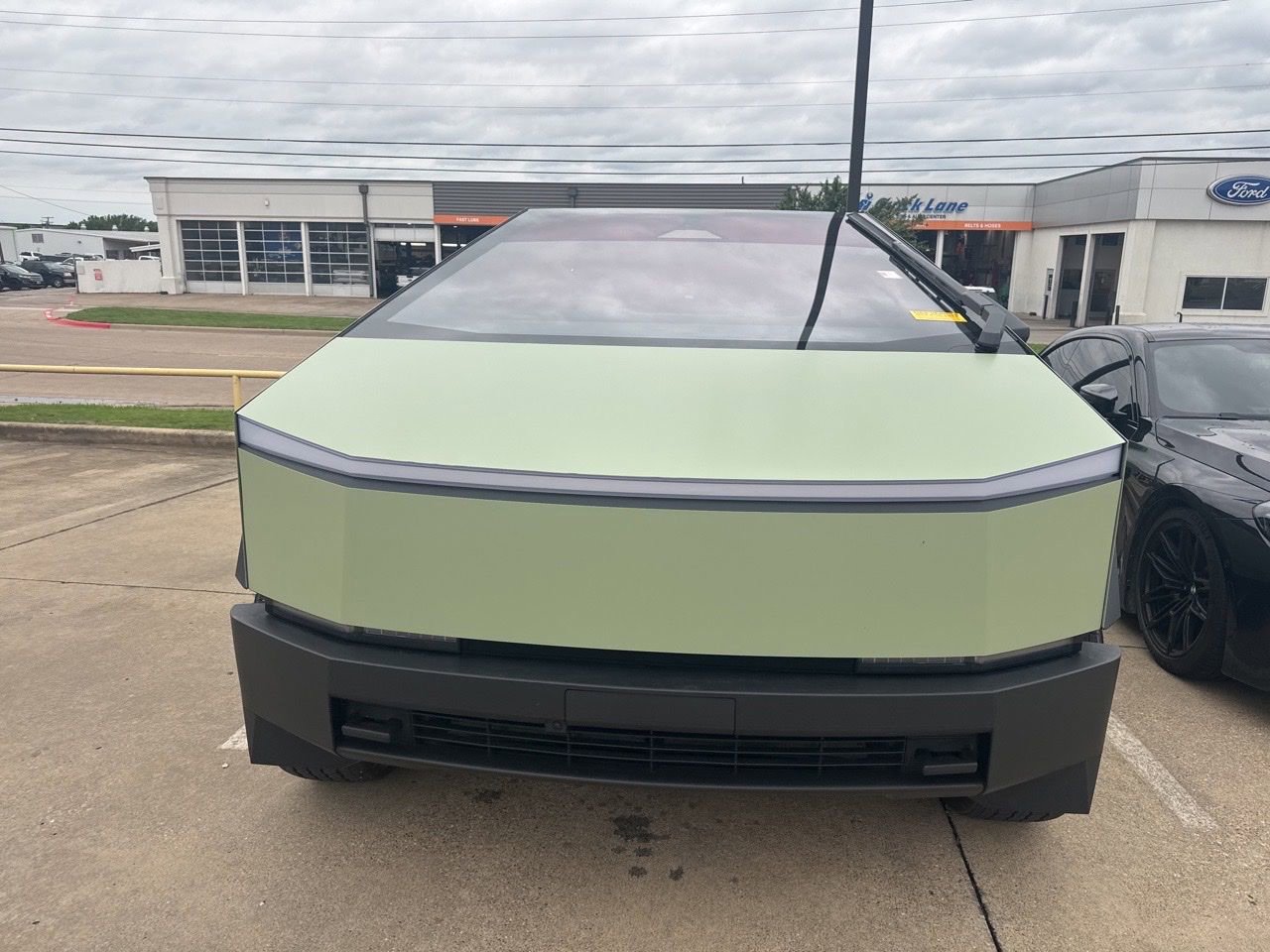 Used 2025 Tesla Cybertruck 2WD Crew Cab image 2