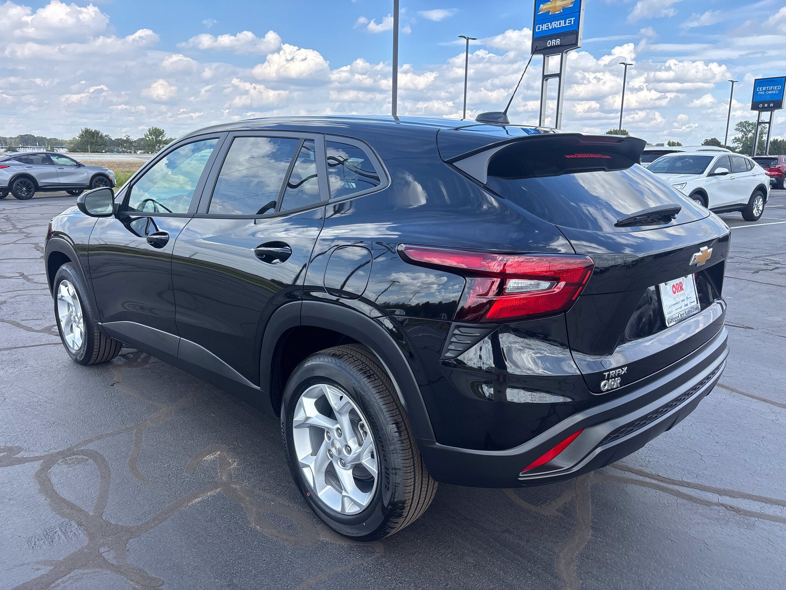 New 2026 Chevrolet Trax LS w/ LS Convenience Package FWD image 4