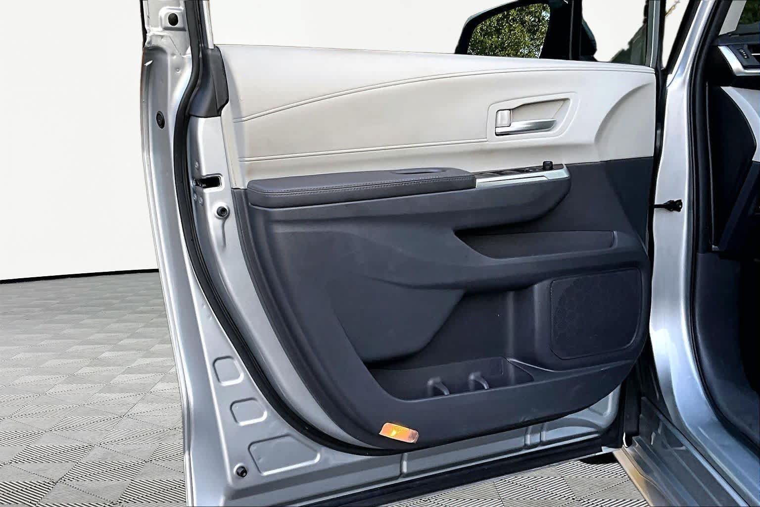 Certified 2023 Toyota Sienna XLE FWD image 22