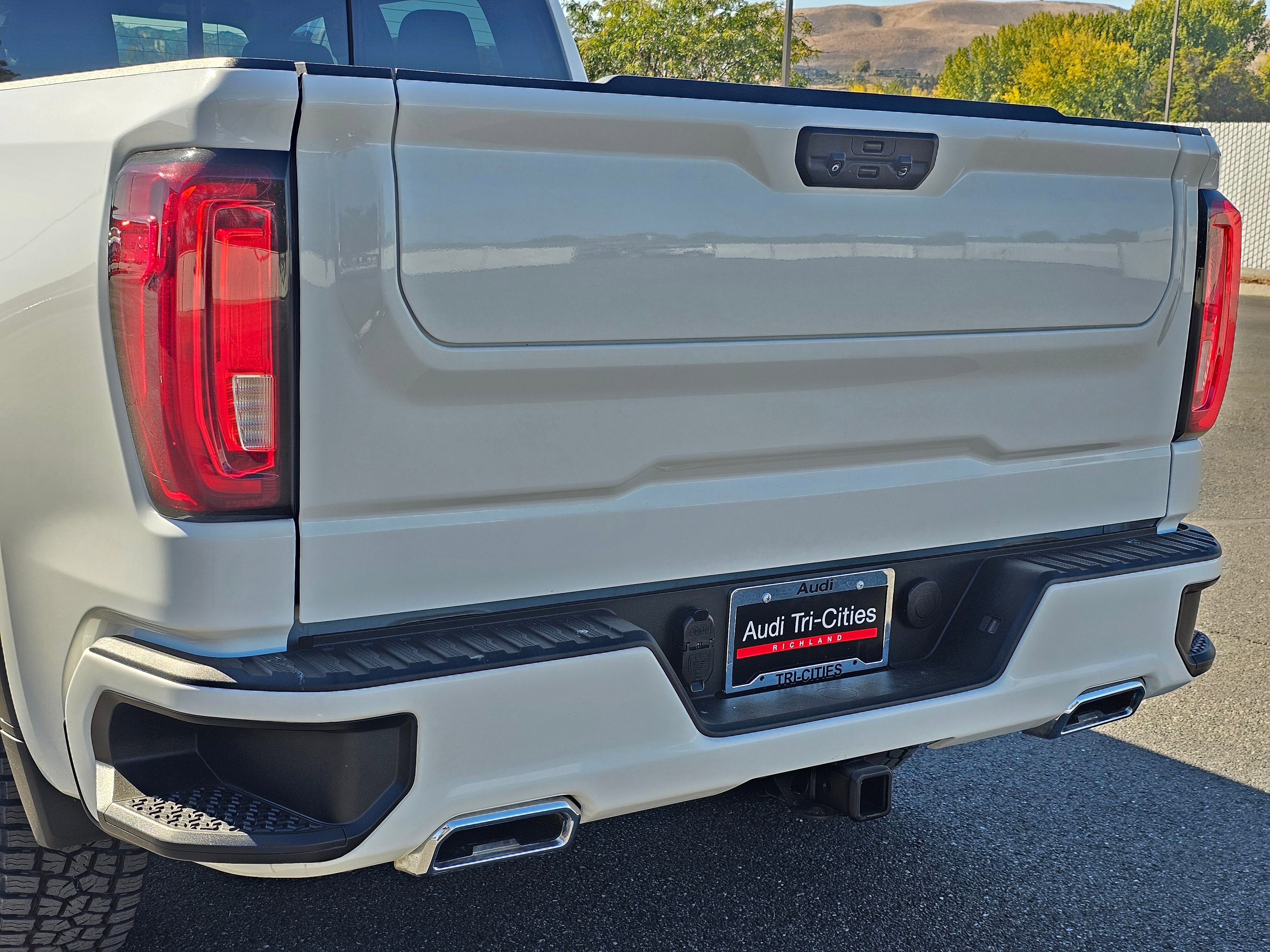 Used 2022 GMC Sierra 1500 AT4 w/ AT4 Preferred Package image 7