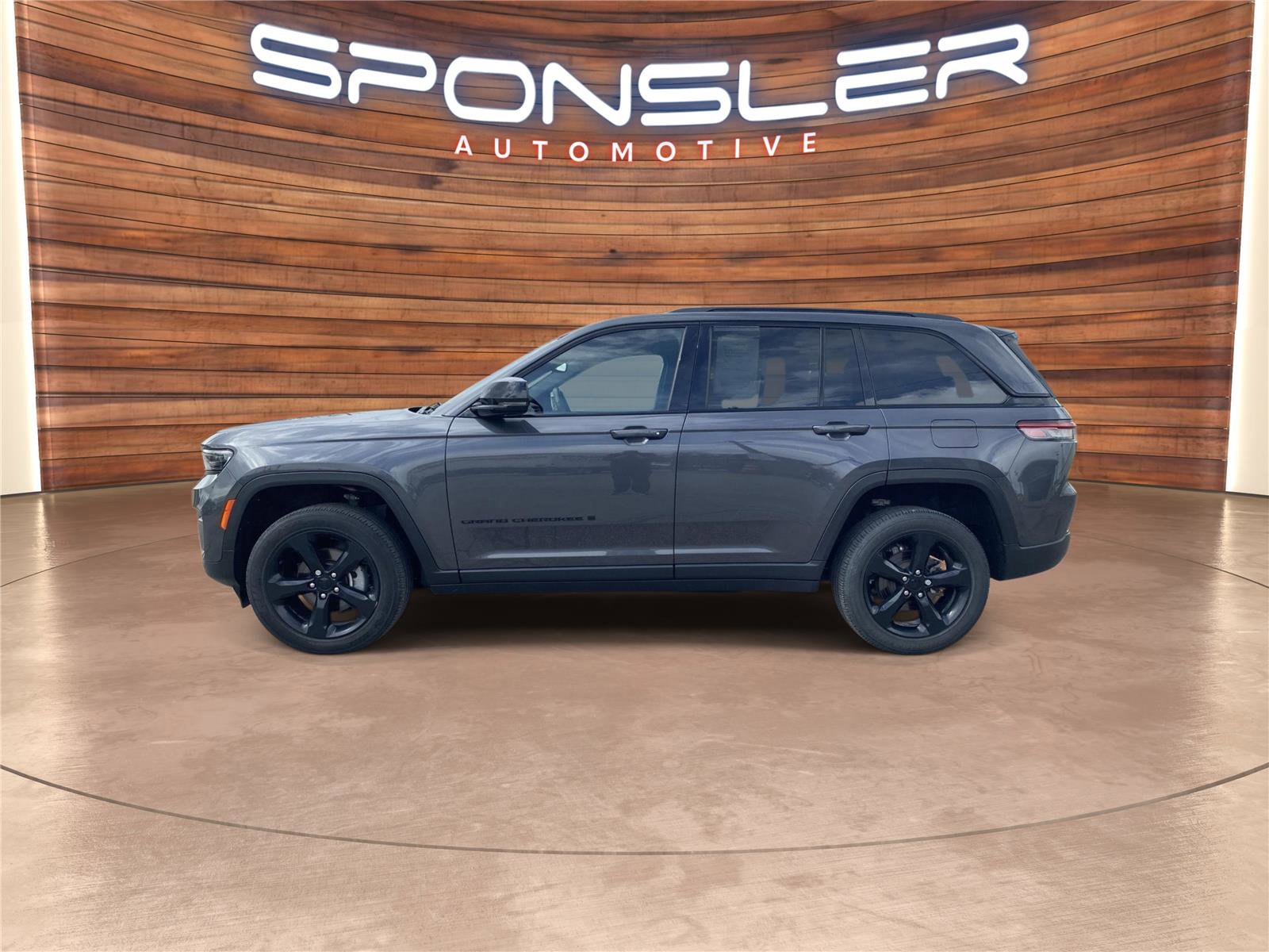Used 2022 Jeep Grand Cherokee Altitude image 2