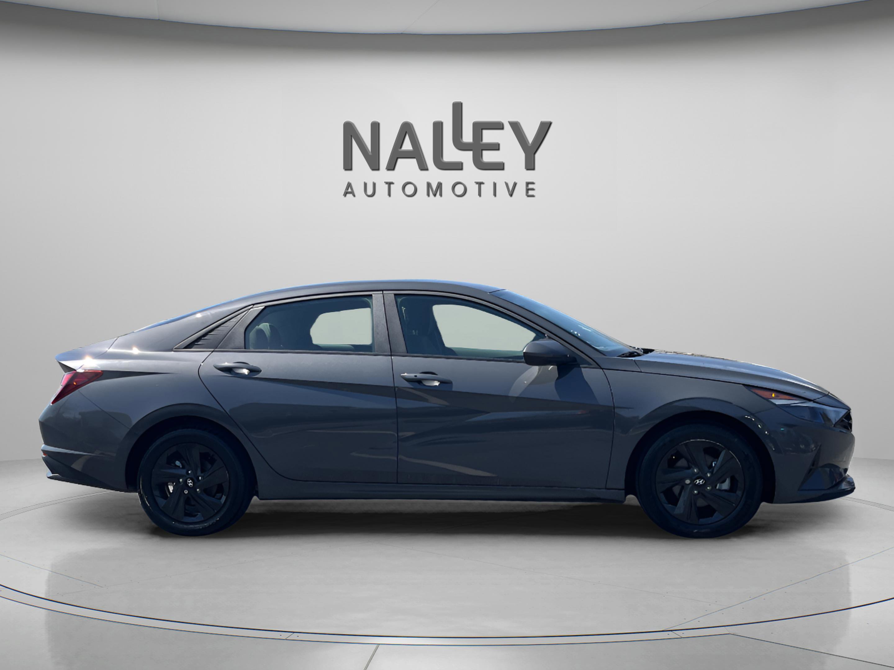 Used 2023 Hyundai Elantra SEL FWD image 4