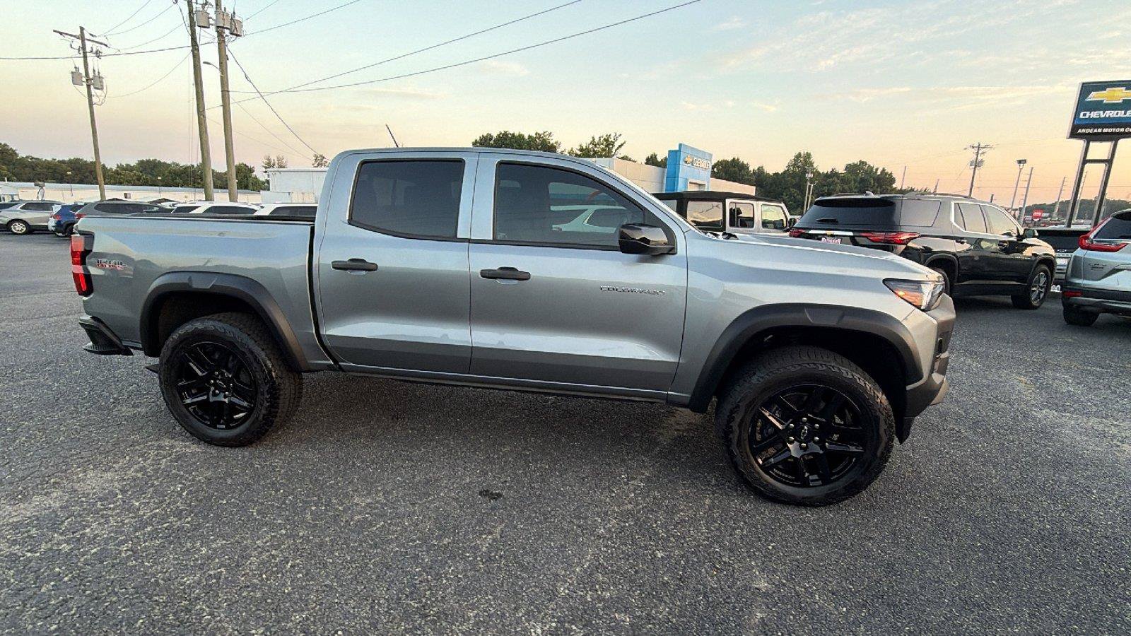 Used 2024 Chevrolet Colorado Trail Boss w/ Advanced Trailering Package AWD/4WD image 7