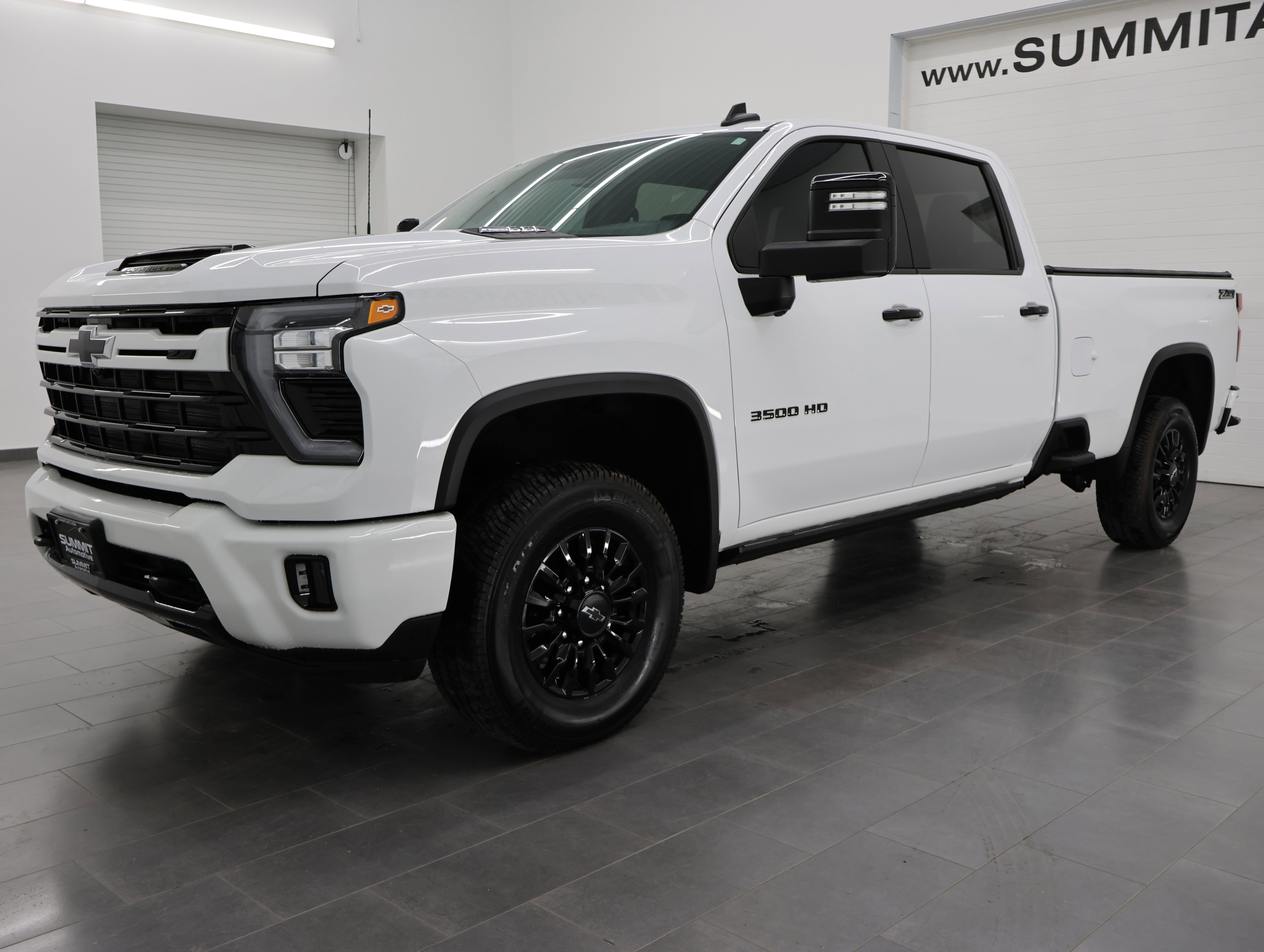 Used 2024 Chevrolet Silverado 3500 LT w/ Z71 Sport Edition image 7