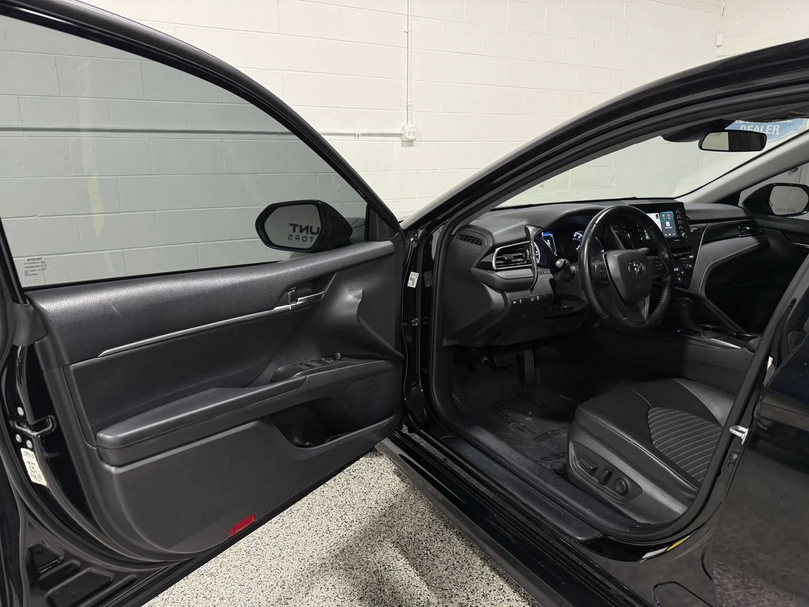 Used 2022 Toyota Camry SE FWD image 9