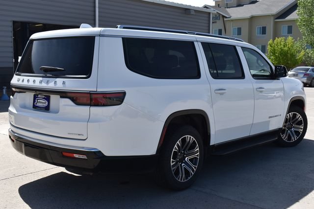 Used 2023 Jeep Wagoneer L Series II AWD/4WD image 5