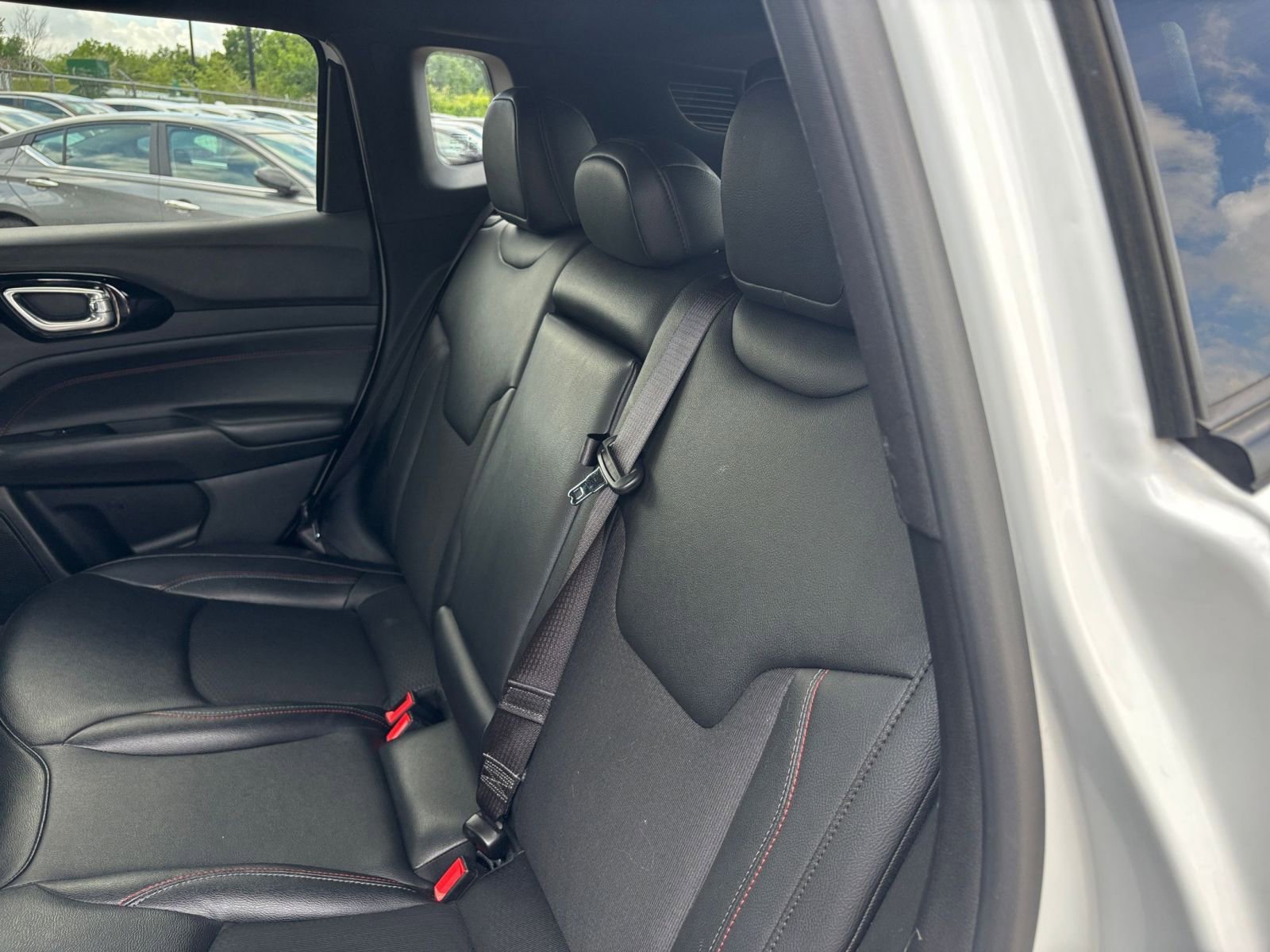 Used 2025 Jeep Compass Trailhawk AWD/4WD image 36