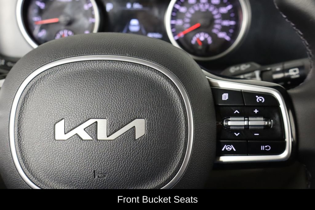 Used 2022 Kia Carnival LX FWD image 10