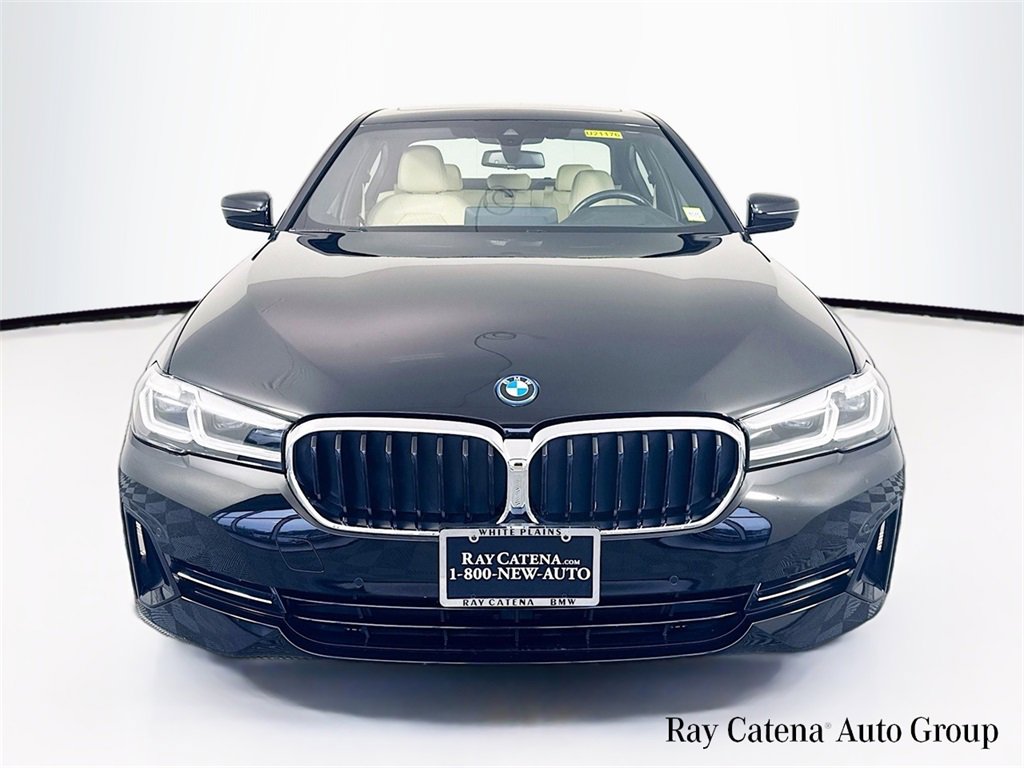 Certified 2023 BMW 530e xDrive w/ Premium Package image 2