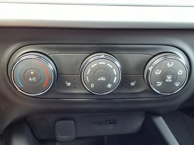 Used 2024 Chevrolet Trax RS w/ Sunroof Package FWD image 23