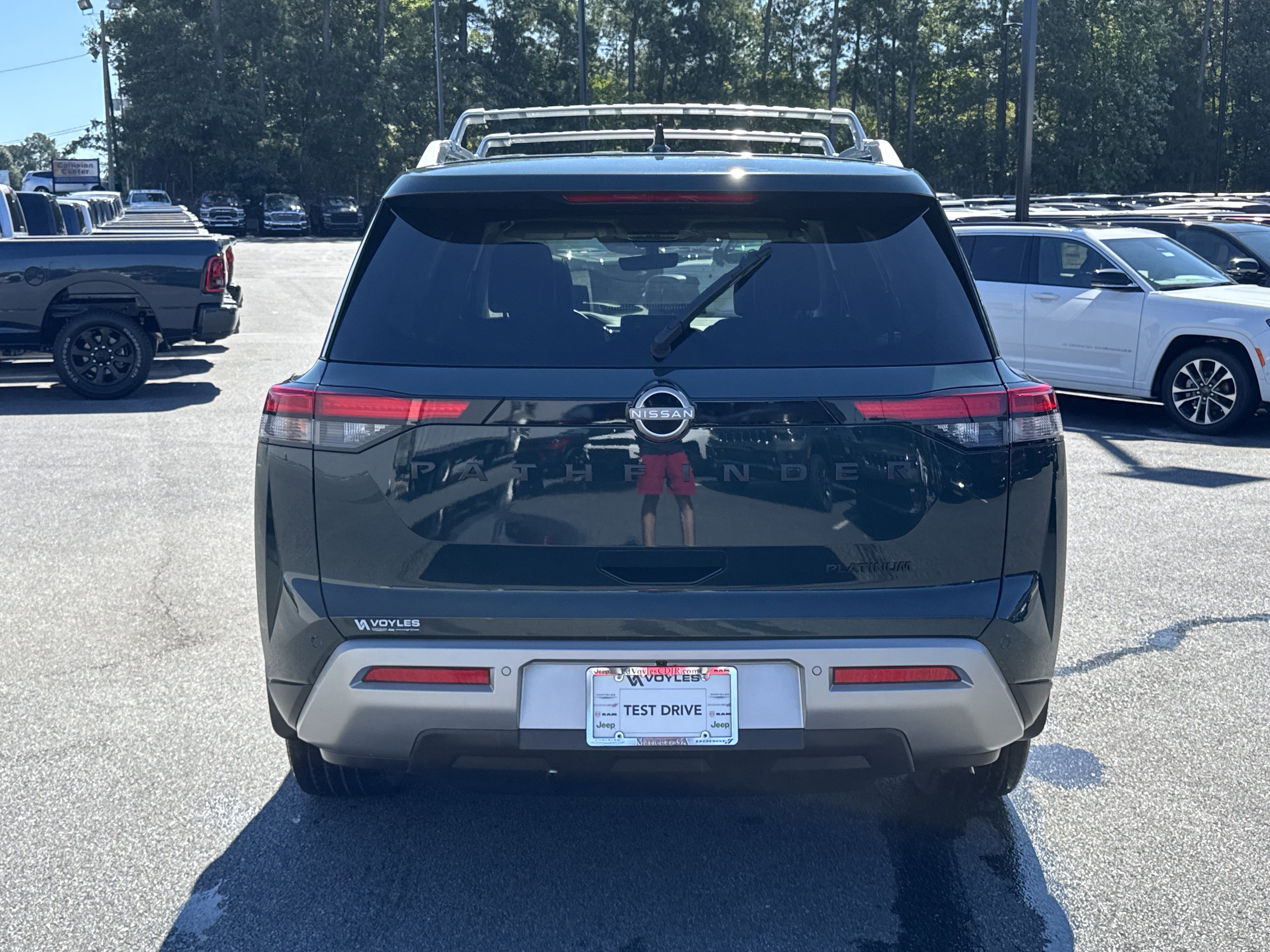 Used 2023 Nissan Pathfinder Platinum image 7