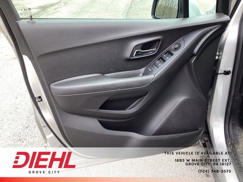 Used 2018 Chevrolet Trax LT w/ LT Convenience Package image 19