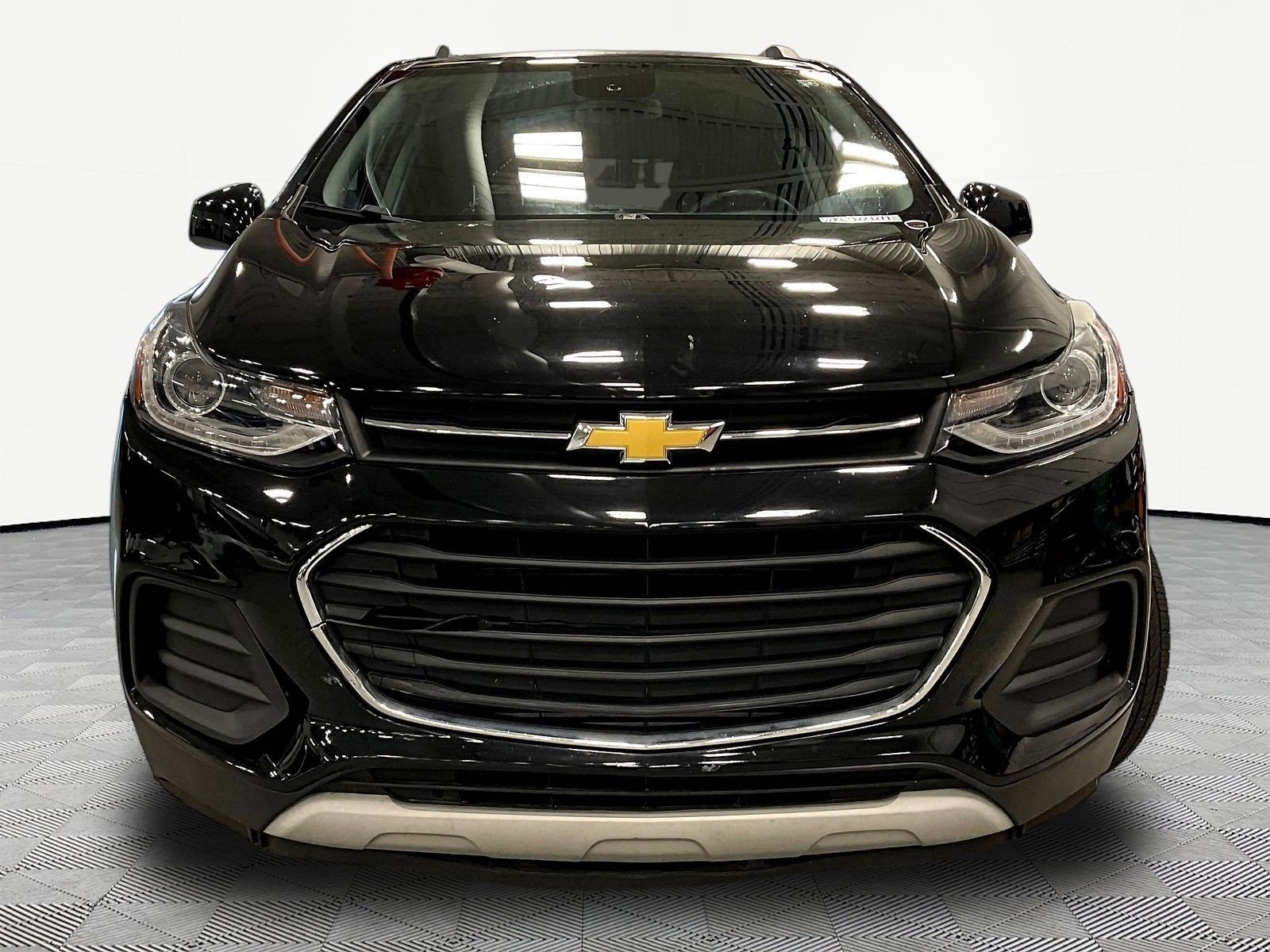 Used 2019 Chevrolet Trax LT FWD image 2