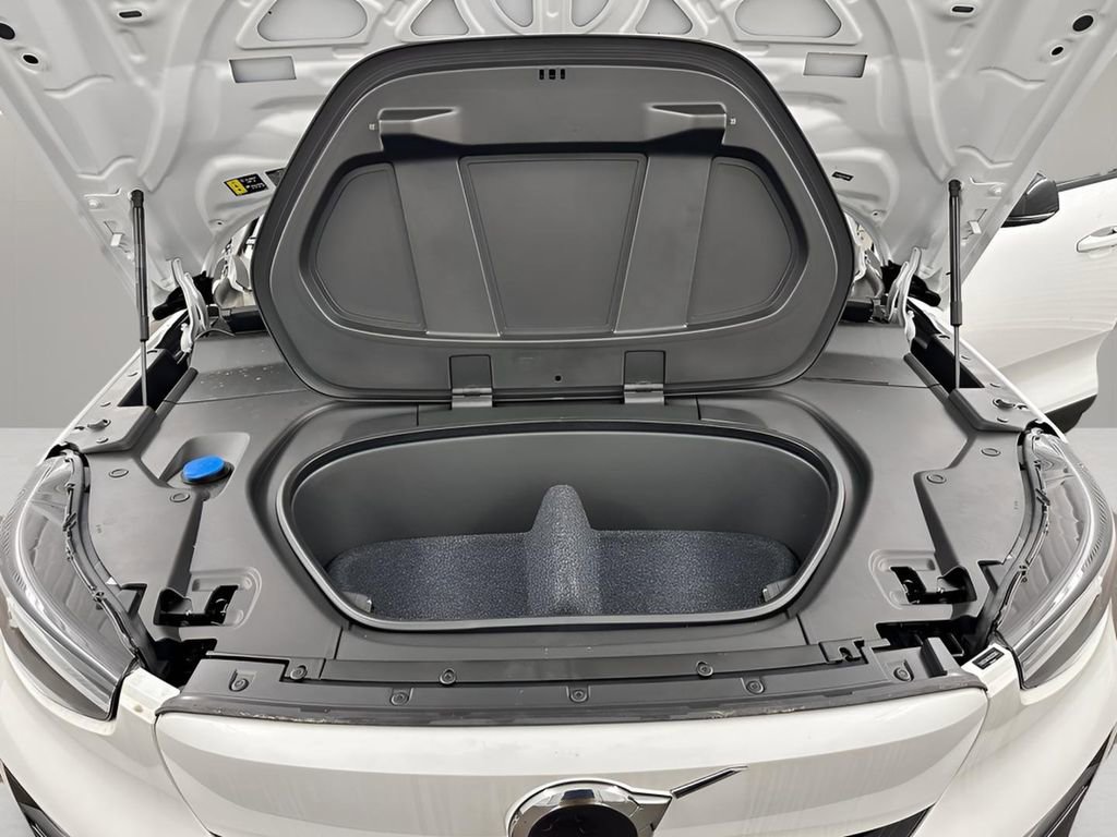 New 2024 Volvo XC40 Recharge Core w/ Protection Package Premier image 19