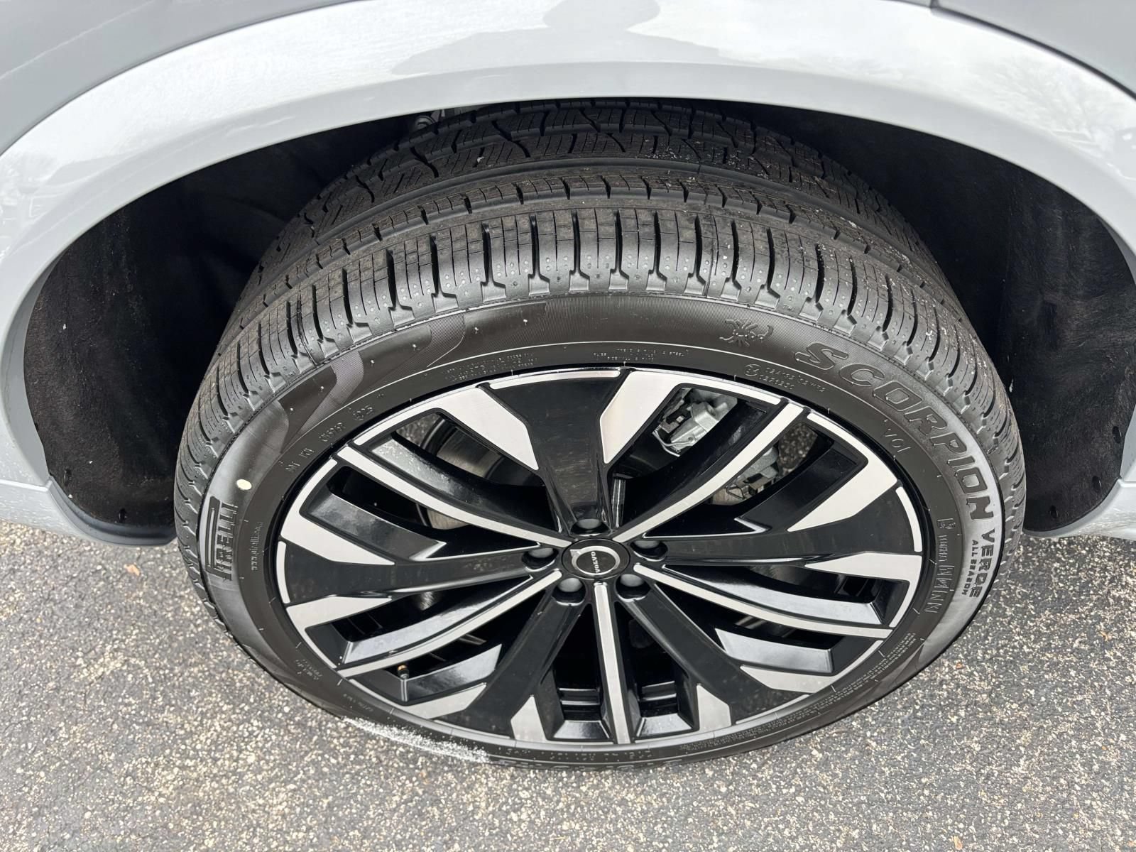 New 2026 Volvo XC90 B6 Ultra w/ Protection Package AWD/4WD image 10