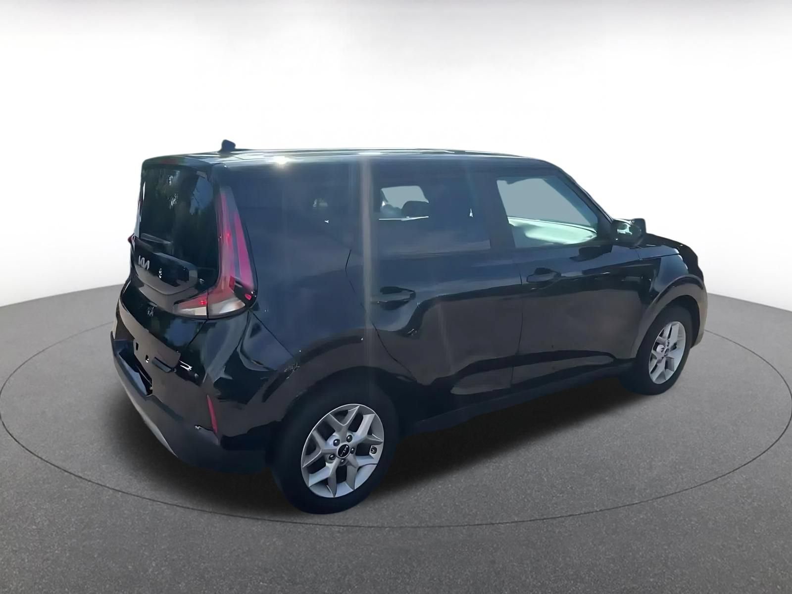 Used 2025 Kia Soul LX w/ LX Technology Package FWD image 14