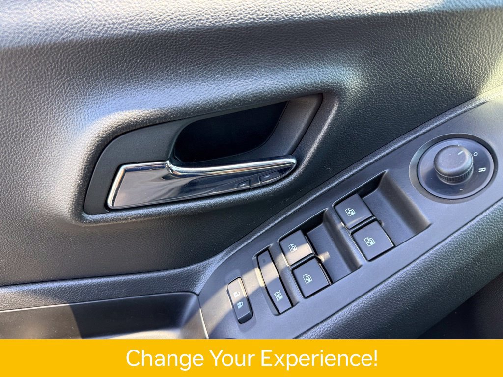 Used 2022 Chevrolet Trax LT w/ Sport Edition FWD image 27