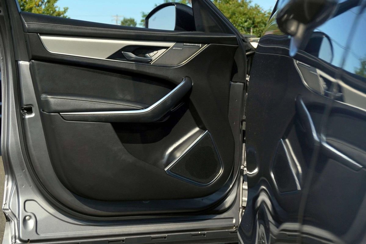 Used 2024 Jaguar F-PACE R-Dynamic S image 14