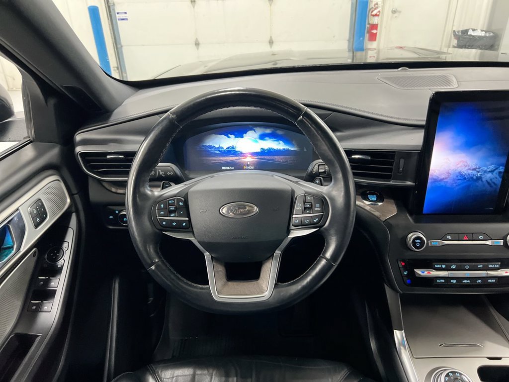 Used 2020 Ford Explorer Platinum w/ Premium Technology Package AWD/4WD image 11
