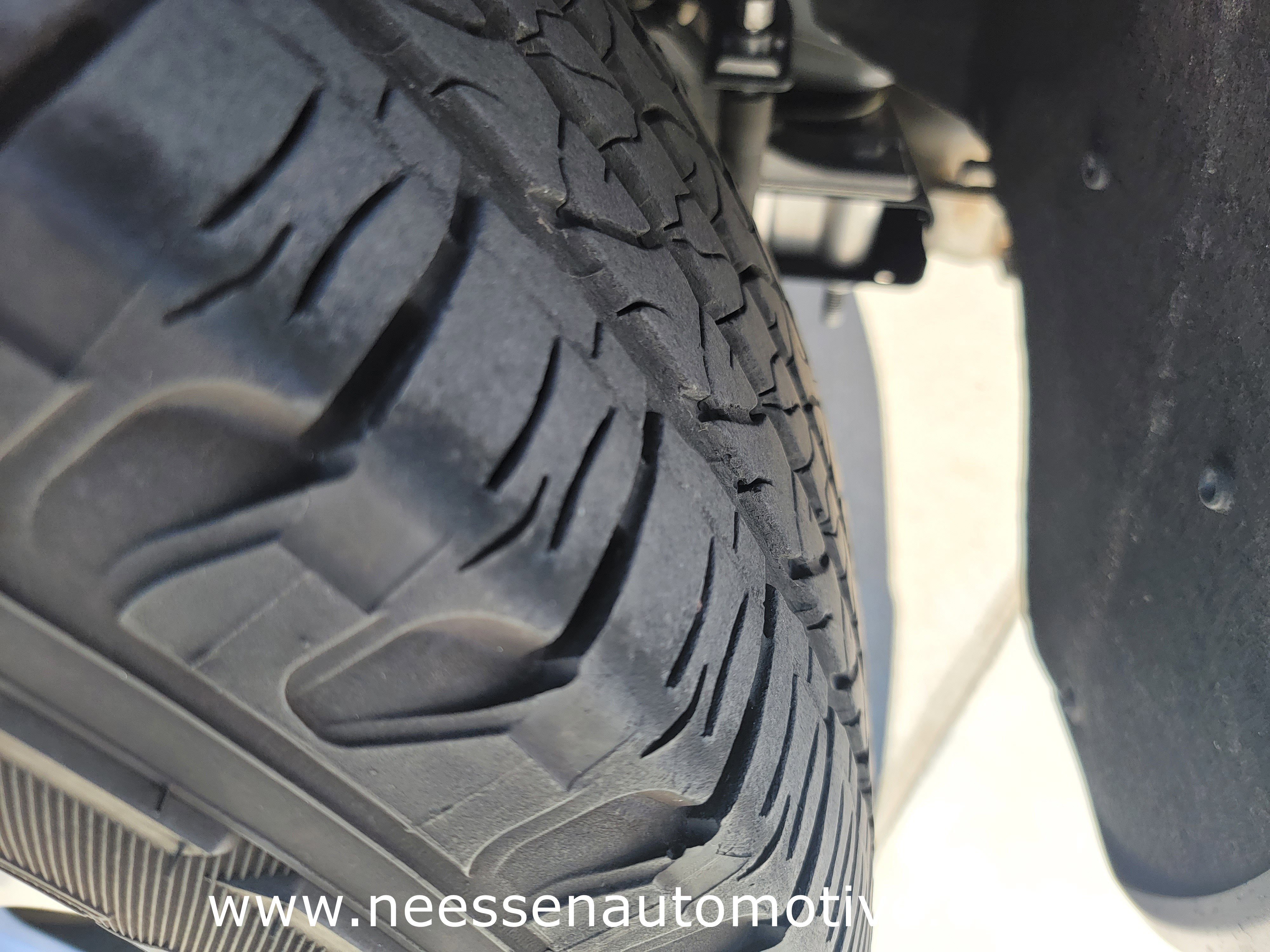 Used 2025 Jeep Grand Cherokee Laredo image 32