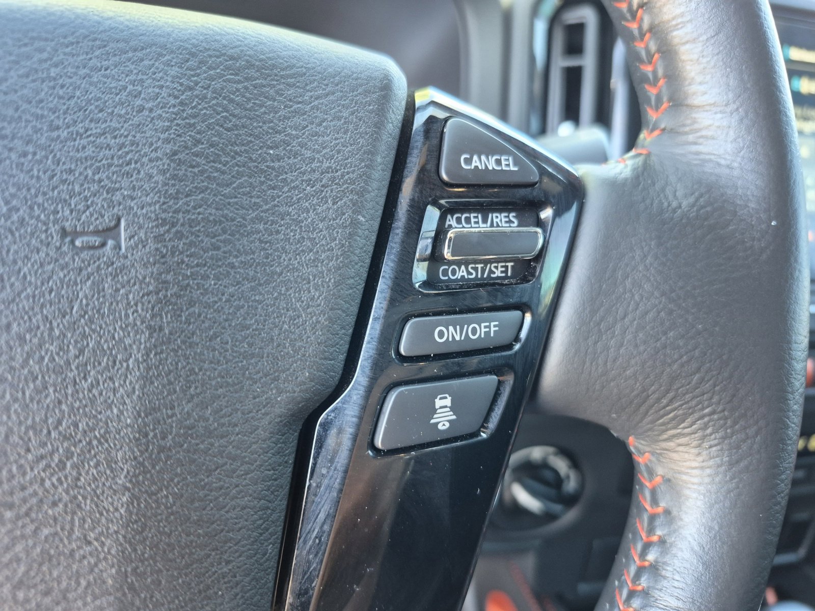 Used 2025 Nissan Frontier PRO-4X AWD/4WD image 27
