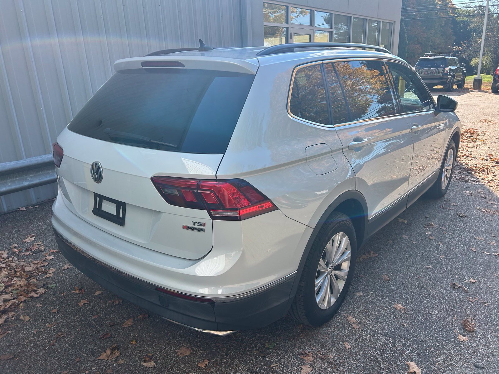 Used 2018 Volkswagen Tiguan SE AWD/4WD image 5