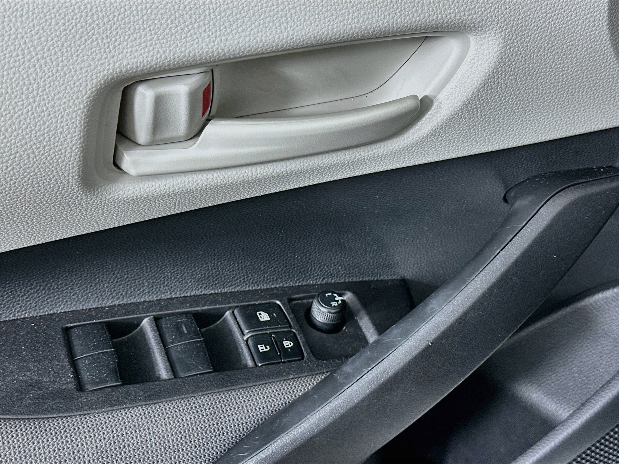 Used 2025 Toyota Corolla LE FWD image 15