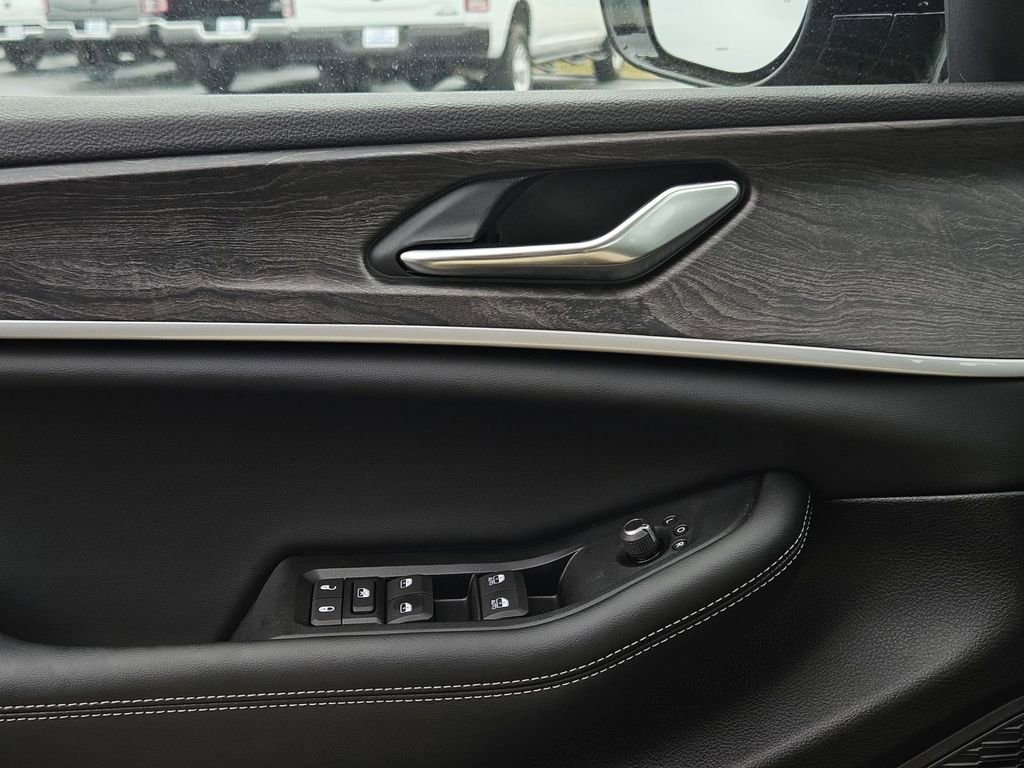 New 2026 Jeep Grand Cherokee Altitude image 24