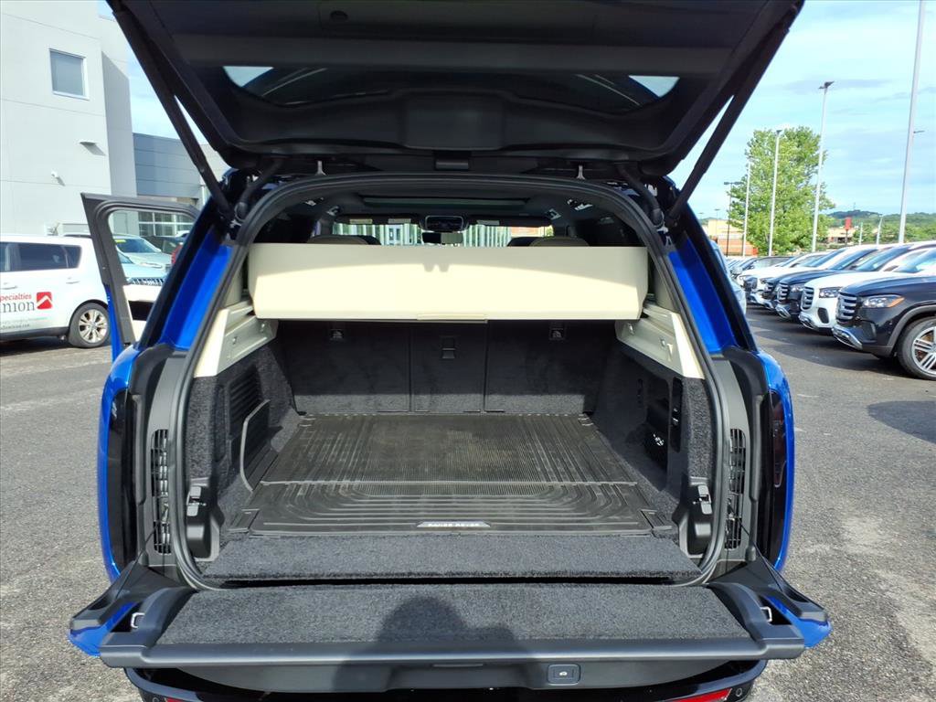 Used 2025 Land Rover Range Rover SE AWD/4WD image 13