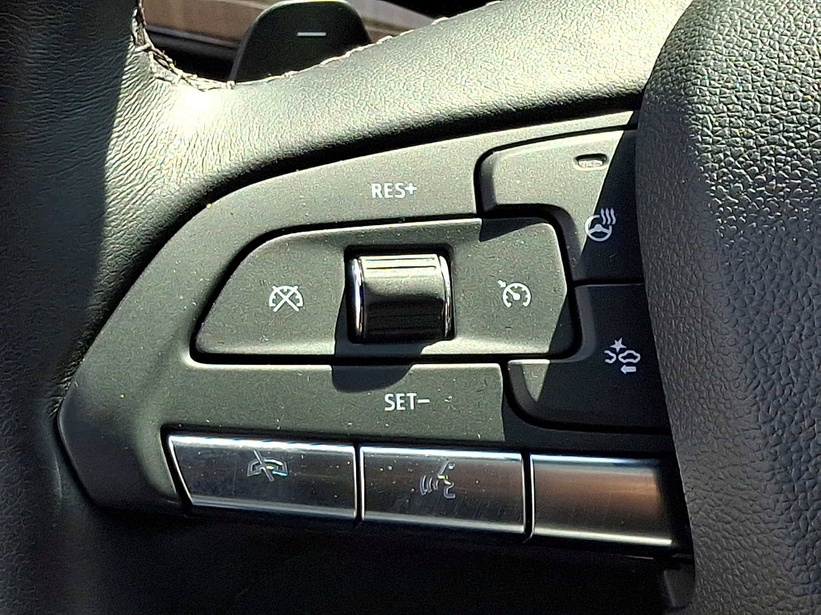 Certified 2023 Cadillac XT4 Premium Luxury AWD/4WD image 18