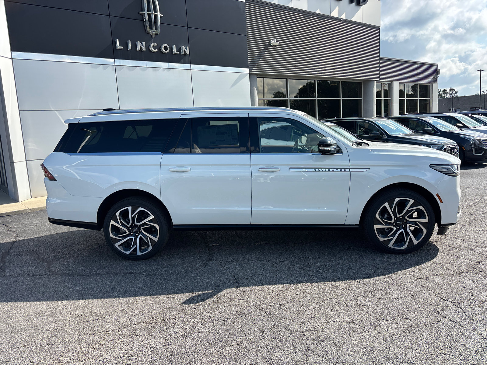 New 2027 Lincoln Navigator L Reserve AWD/4WD image 8