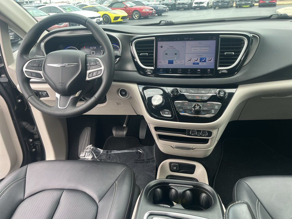 Used 2024 Chrysler Pacifica Touring-L FWD image 46