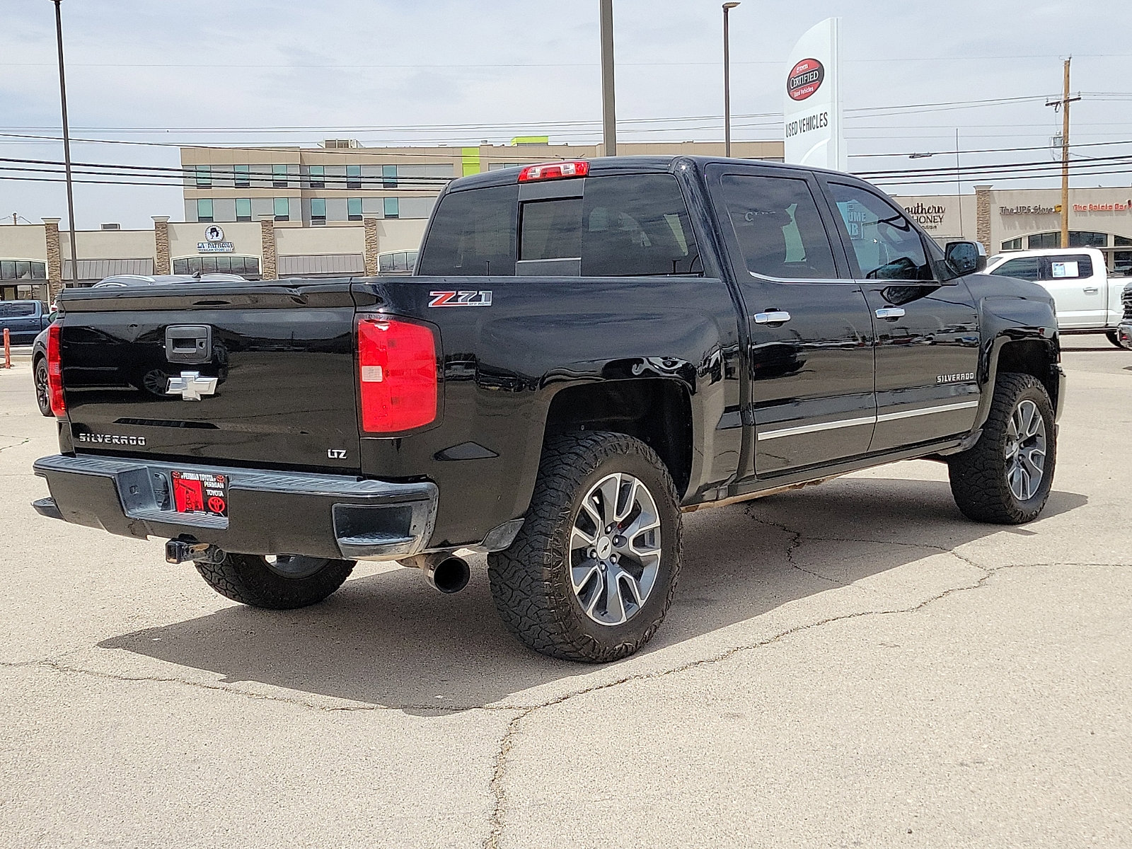 Used 2016 Chevrolet Silverado 1500 LTZ Z71 w/ LPO, Off-Road Sport Package AWD/4WD image 4