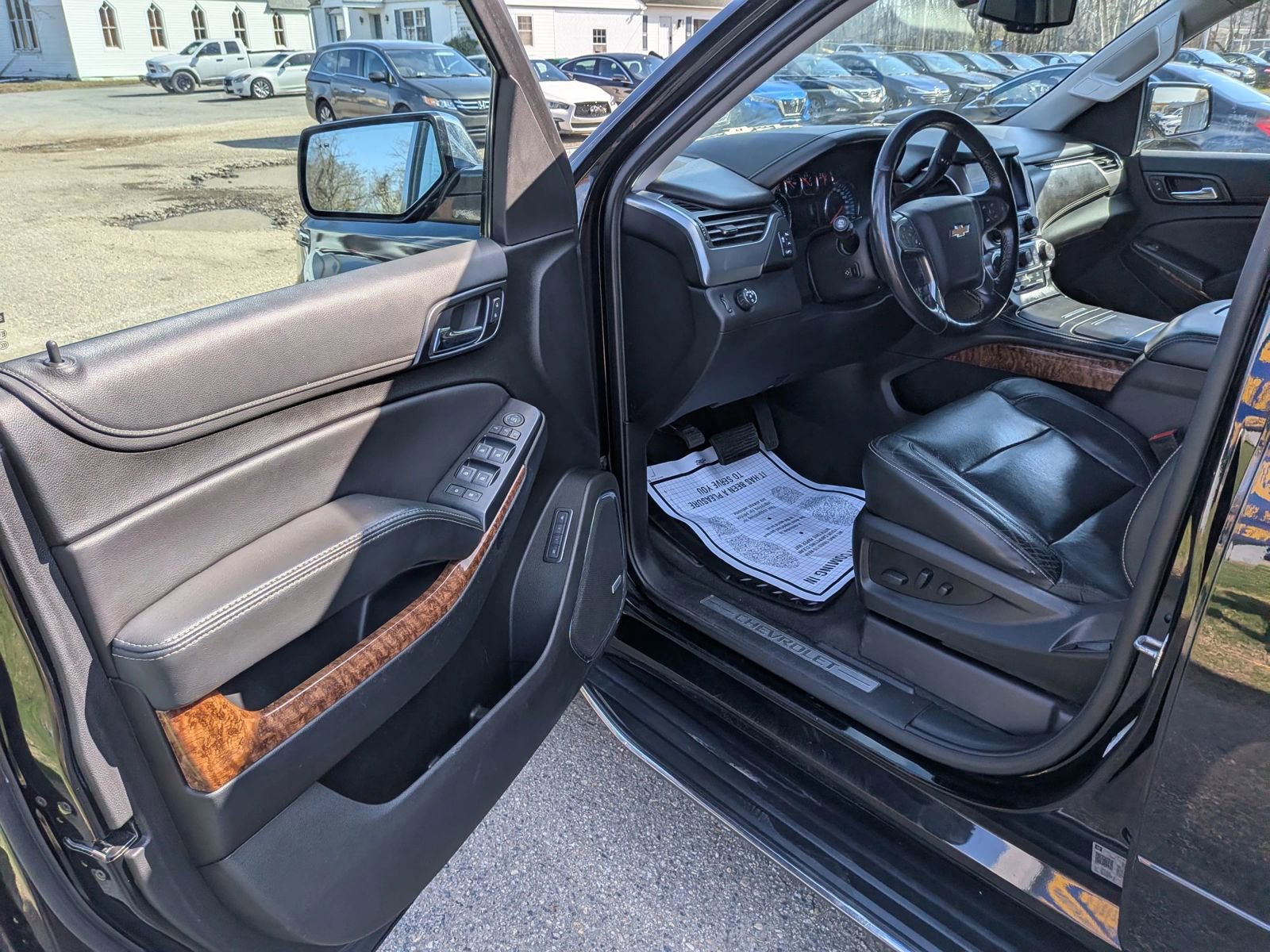 Used 2020 Chevrolet Suburban Premier image 22