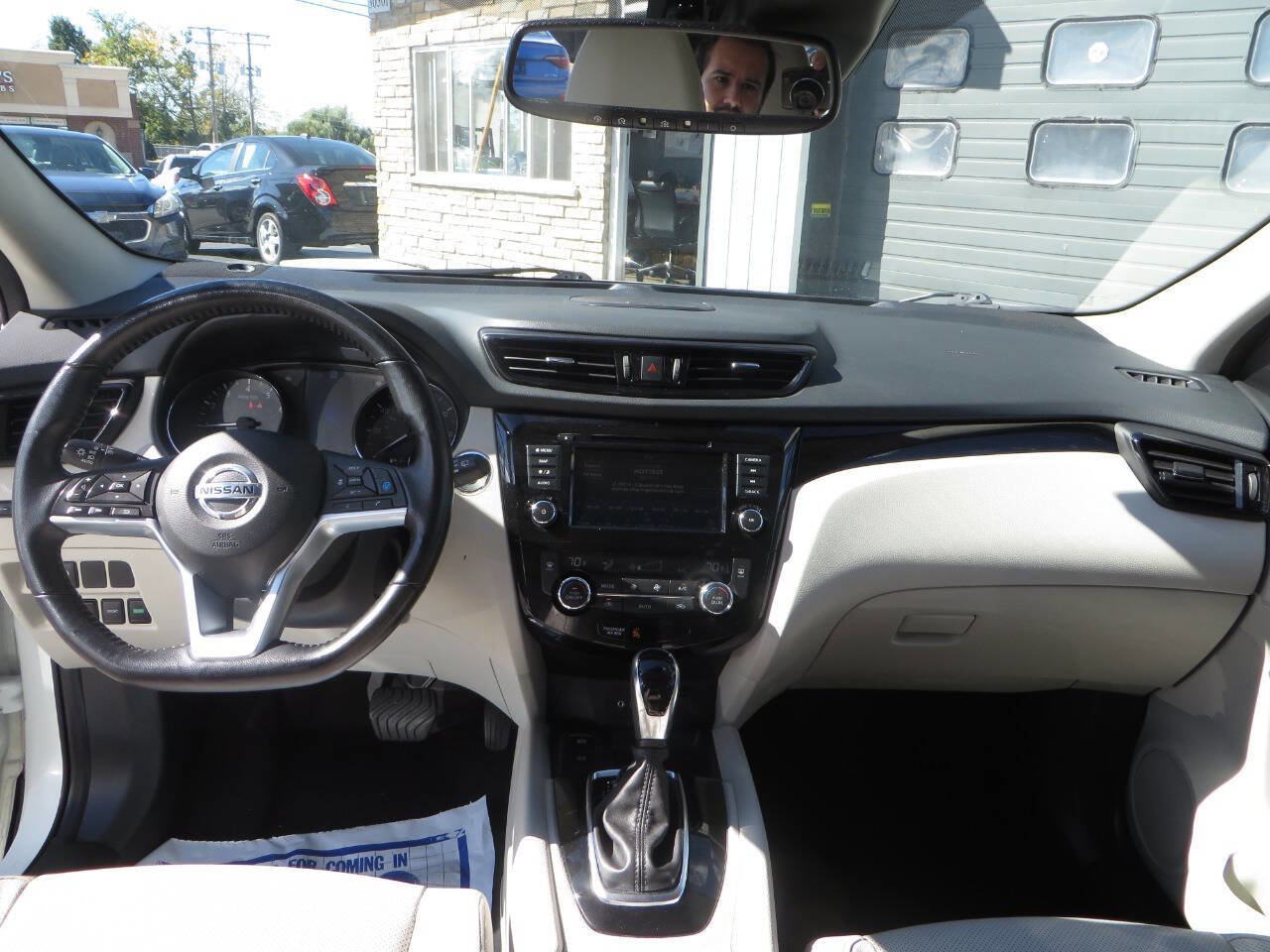 Used 2022 Nissan Rogue Sport SL w/ Premium Package image 11