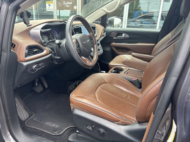 Used 2017 Chrysler Pacifica Limited FWD image 11