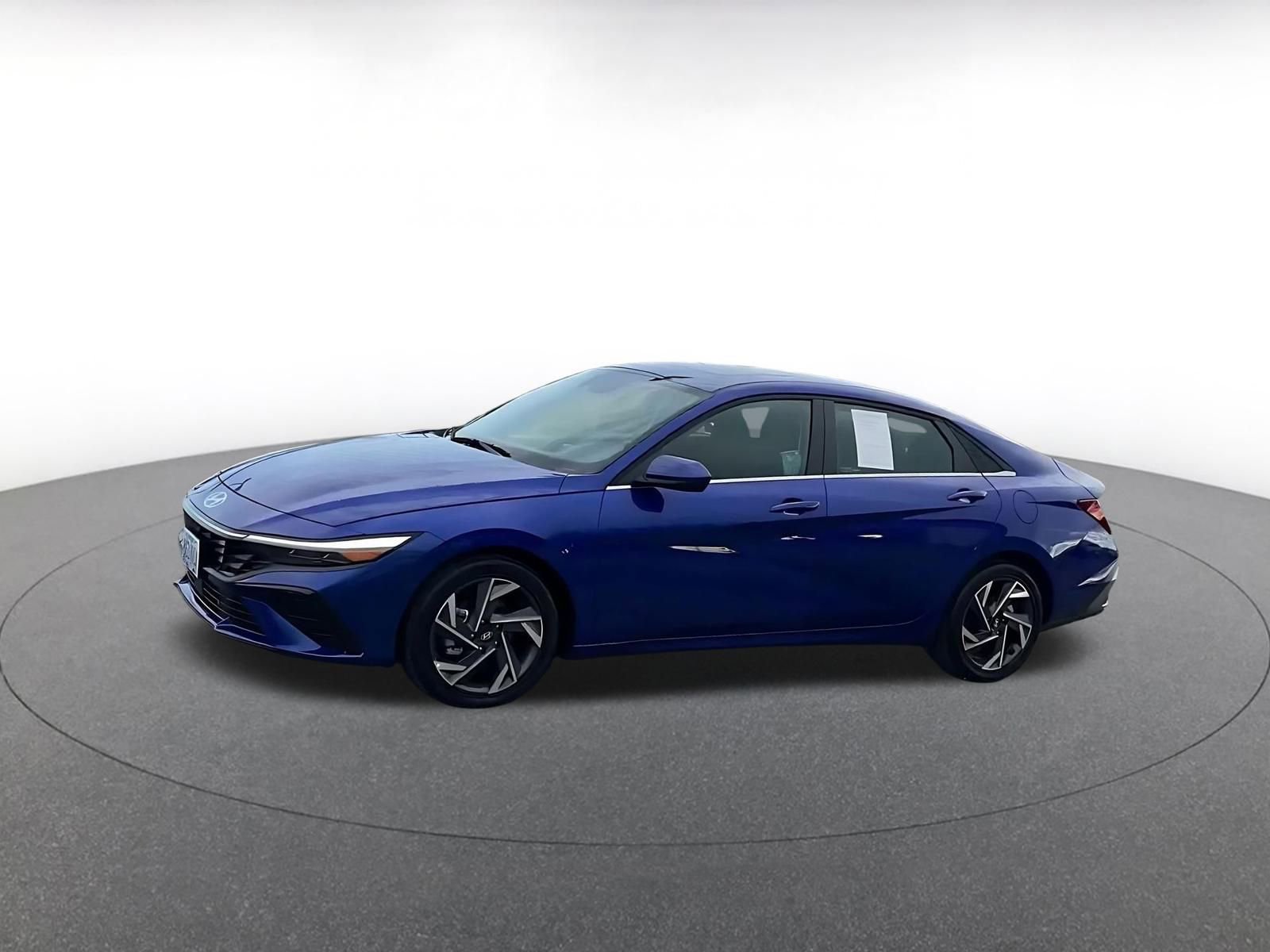 Used 2025 Hyundai Elantra SEL image 8